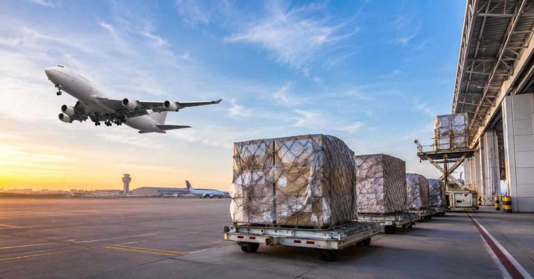 Descubra cómo la logística aérea internacional de Krystal Logistics conecta empresas con los principales mercados del mundo mediante soluciones rápidas, seguras y eficientes.